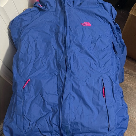 The North Face Vibrant Pink Jacket - Picture 2 of 6